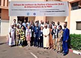 Colloque drépano Mali déc 2018 - Les auditeurs et enseignants du colloque en présence du Ministre de la Santé en blanc sur la photo et du représentant du Ministre de l'Education.