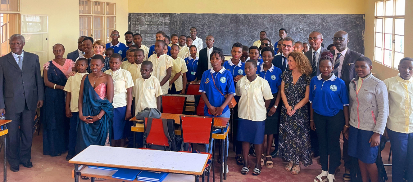 Avec les OEV de l'Ecole de Matana